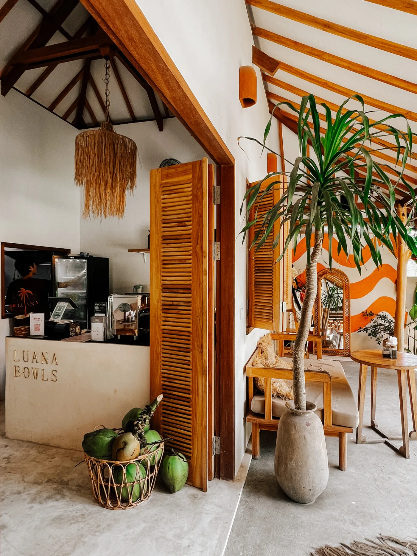 The Luana Bowls counter and dining area at the front of Luana Lombok