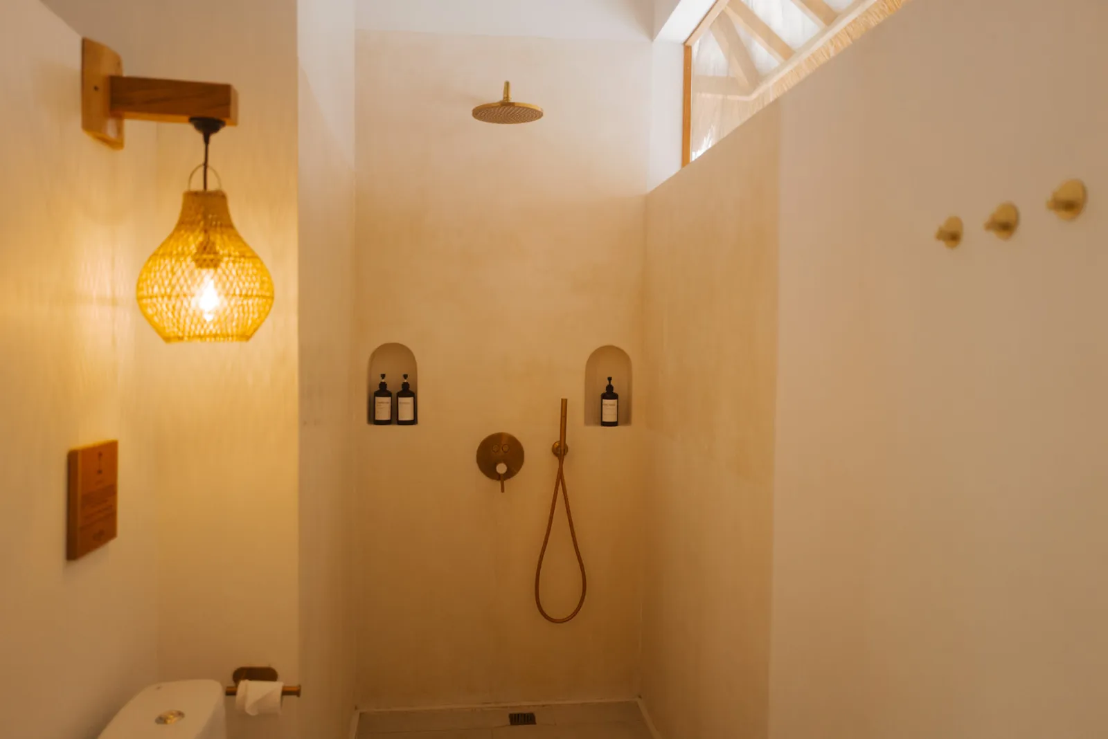 Rain shower in the Private Bungalow bathroom